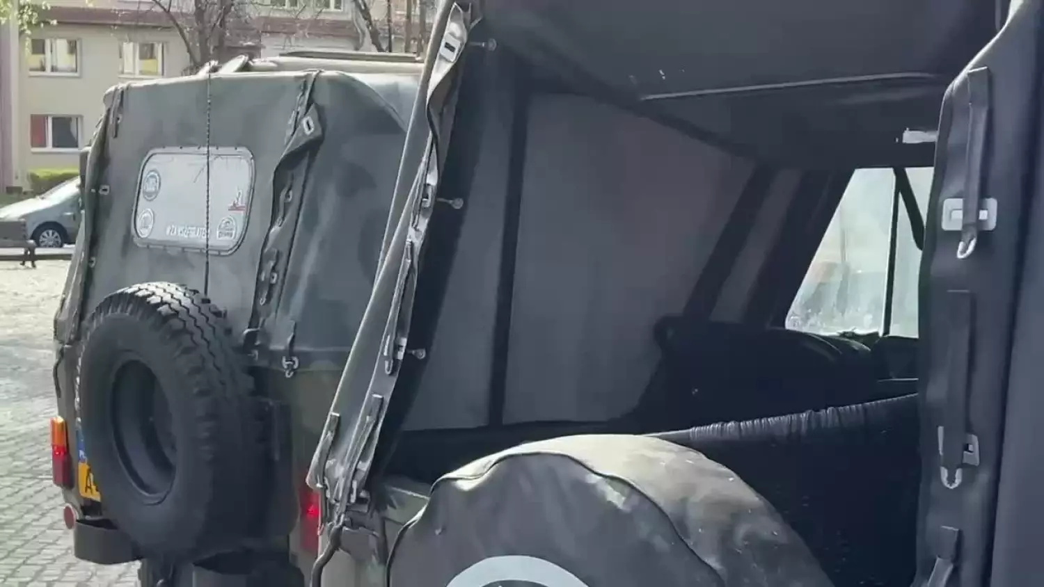 2d782f23-6d6c-472a-9947-fe9d7d8c8ec2.mp4